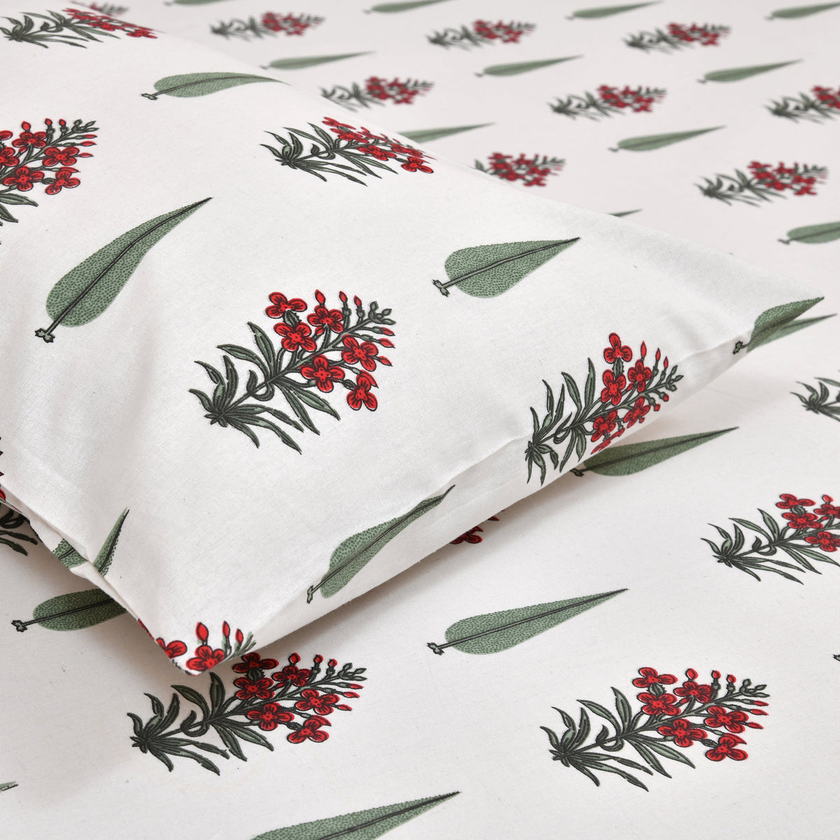 Cotton Super king Handblock Print Bedsheet with 2 pillow covers - Booti Red