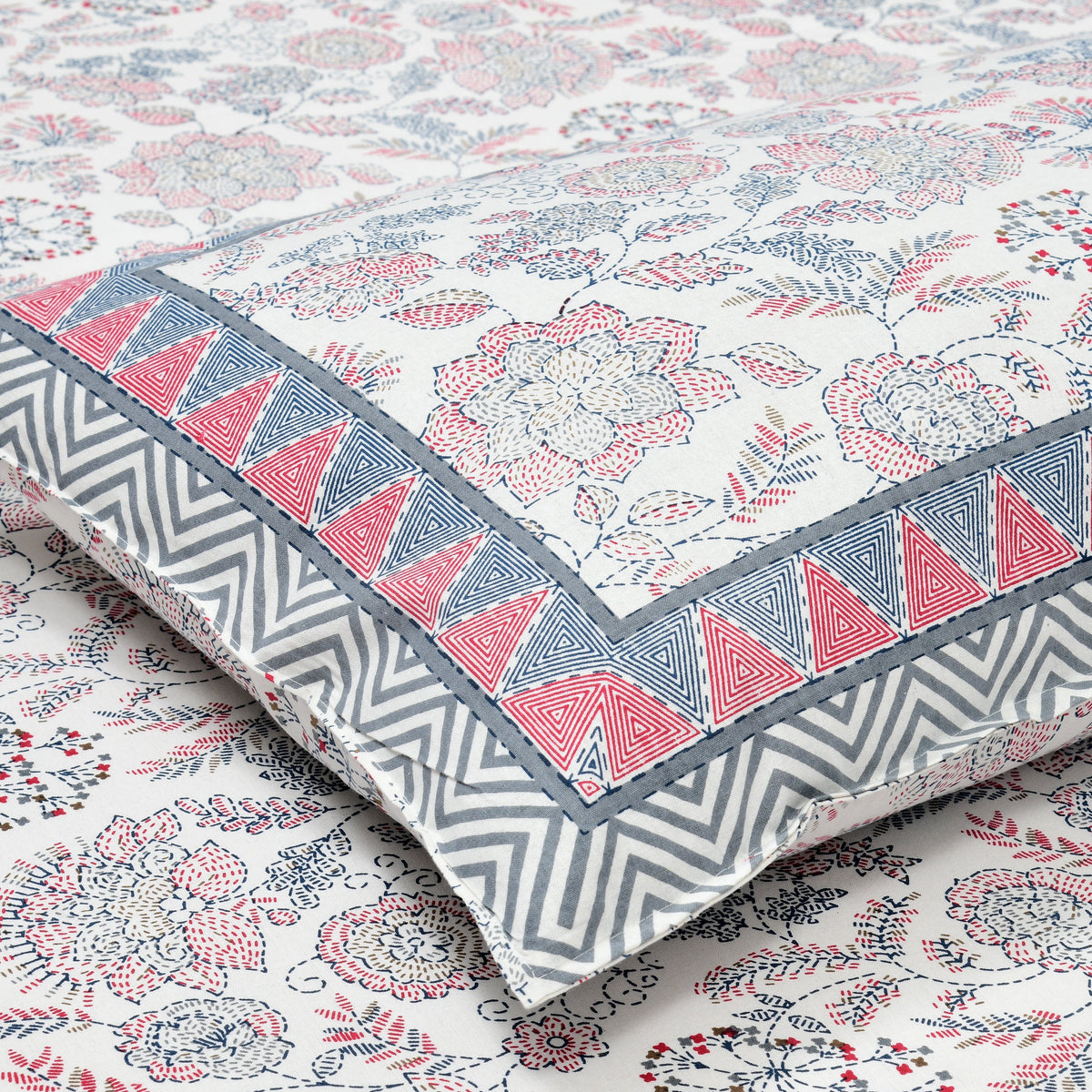 Cotton Print Bedsheet with 2 pillow covers - Starlight